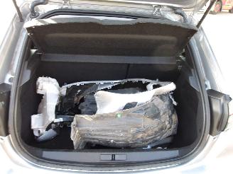 Peugeot 208  picture 19