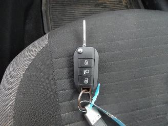 Peugeot 208  picture 28