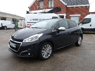 skadebil auto Peugeot 208 1.2 PURE TECH 2019/9