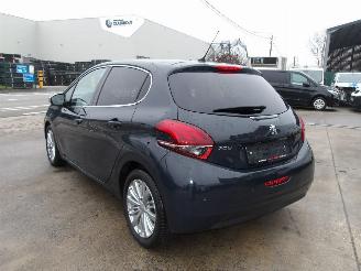 Peugeot 208 1.2 PURE TECH picture 8