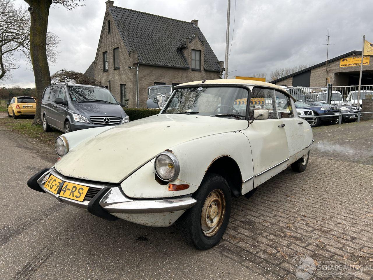 Citroën DS ID 19