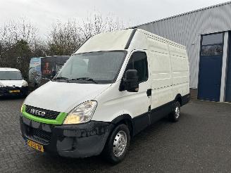 krockskadad bil bedrijf Iveco Daily 35C11 L2/H2 2010/6