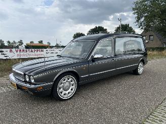 damaged passenger cars Daimler Sovereign XJ 4.0I X3000 HEARSE / LIJKWAGEN / BEGRAFENISAUTO / UITVAARTAUTO 1997/8