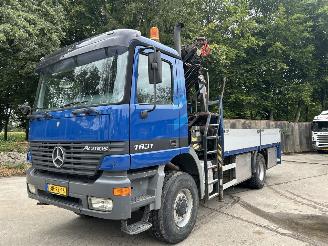 skadebil vrachtwagen Mercedes Actros 1831 AK 4x4 Open laadbak met zware Palfinger laadkraan 1999/10