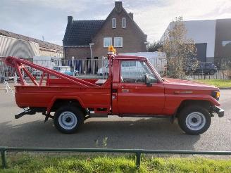 Toyota Landcruiser 70 4.2 6 CILINDER PICK-UP 4X4 TAKELWAGEN picture 15