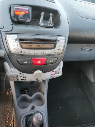 Peugeot 107 1.0 5 deurs airco picture 8