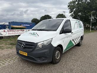 krockskadad bil bedrijf Mercedes Vito 111 CDI LANG 2015/3