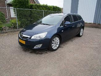 Schadeauto Opel Astra 1.6 Turbo Navi Clima 6-Bak 2011/1