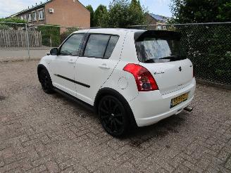 Suzuki Swift 1.3 Airco 5-Drs Parelmoer wit picture 2