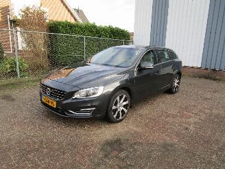 Voiture accidenté Volvo V-60 2.4 D6 Hybride Schadevrij Nw APK 2013/9