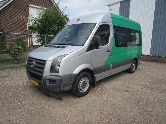Vaurioauto  passenger cars Volkswagen Crafter 2.5 TDI Automaat met rolstoellift 2010/5