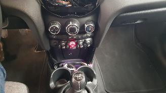 škoda osobní automobily Mini One 1.5 12V ONE  2DRS BENZ 1.499CC 75KW 102PK 2021/4