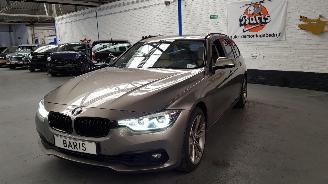 Unfallwagen BMW 3-serie 320i 2.0 16V AUT COMBI  BENZ 1.998CC 135KW 184PK 2017/8