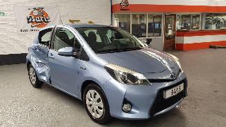 damaged passenger cars Toyota Yaris 1.5 16V HYBRID AUT  ELEKTRISCH-BENZ 1.497CC 74KW 101PK 2014/1