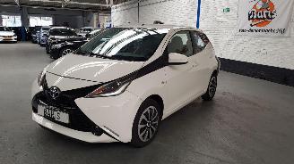 Toyota Aygo 1.0 12V VVT-i 4 DRS BENZ 998CC 51KW 69PK picture 3