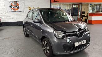 Damaged car Renault Twingo 1.0 SCE 12V 4DRS BENZ 999CC 52KW 71PK 2016/6