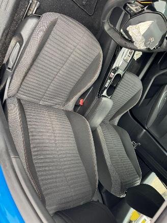 Peugeot e-2008 EV Active Pack 50 kWh BJ 2022 picture 15