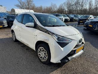 Unfallwagen Toyota Aygo 1.0 VVT-i AUTOMAAT X PLAY 2021/10