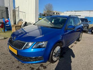 uszkodzony samochody osobowe Skoda Octavia Combi 1.6 AUTOMAAT TDI Greentech Ambition Business 2018/11