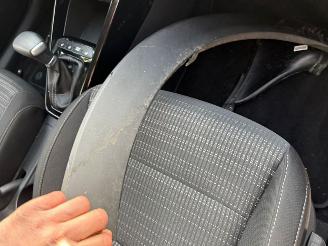 Kia Stonic 1.0 AUTOMAAT T-GDi MHEV DynamicPlusLine picture 14