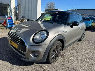 Coche accidentado Mini Cooper 1.5 Cooper Business 2016/6