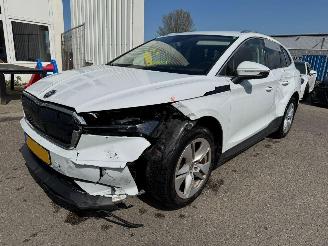 damaged passenger cars Skoda Enyaq iV 80 2022/4