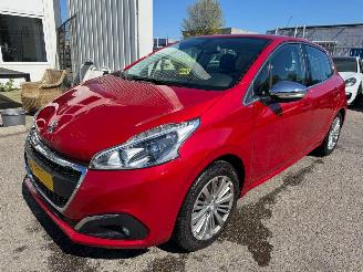 skadebil auto Peugeot 208 1.2 PureTech Allure 2018/4