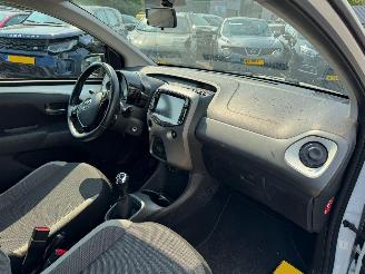 Toyota Aygo 1.0 VVT-i x-joy picture 13