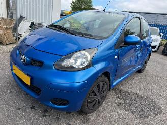 damaged passenger cars Toyota Aygo 1.0-12V Access 2011/3