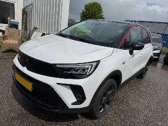 Damaged car Opel Crossland 1.2  AUTOMAAT Turbo Level 4 2024/3