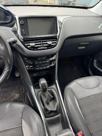 Peugeot 2008 1.2 VTi Allure Pack Premium Plus picture 14