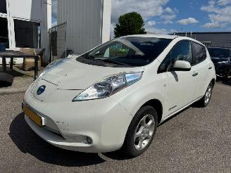 krockskadad bil auto Nissan Leaf Nissan LEAF Tekna Limited Edition 24 kWh 2016/3