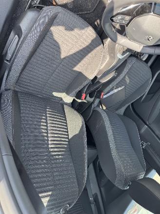 Peugeot 2008 1.2 Puretech Active picture 11