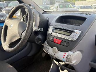 Peugeot 107 1.0-12V XS picture 12
