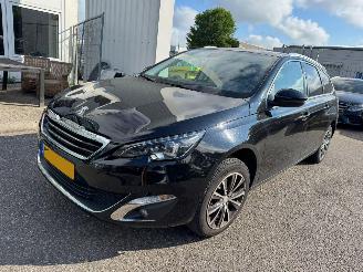 Voiture accidenté Peugeot 308 SW 1.2 AUTOMAAT  PureTech Blue Lease Premium 2016/12