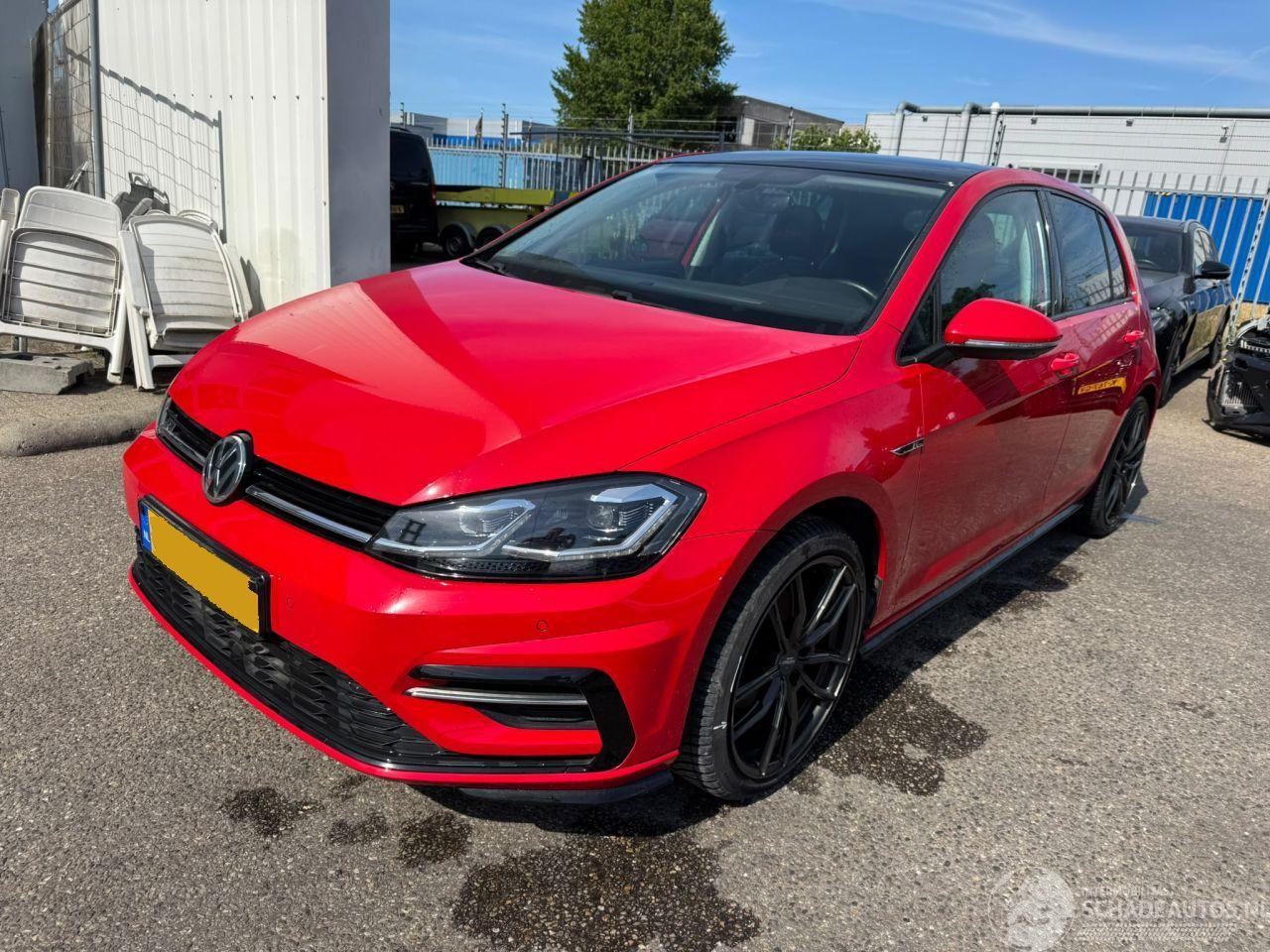 Volkswagen Golf 1.0 TSI Highline Business R