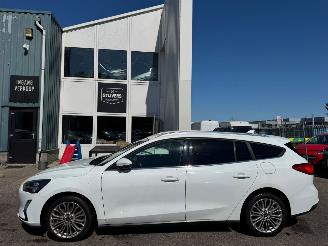 Ford Focus Wagon 1.5 AUTOMAAT  EcoBlue Titanium Business picture 2
