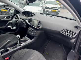 Peugeot 308 SW 1.6 BlueHDI Blue Lease Executive Pack picture 16