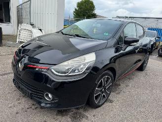 Damaged car Renault Clio 0.9 TCe Expression 2013/9