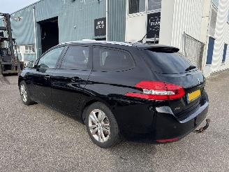 Peugeot 308 1.2 PureTech Blue Lease Executive picture 4