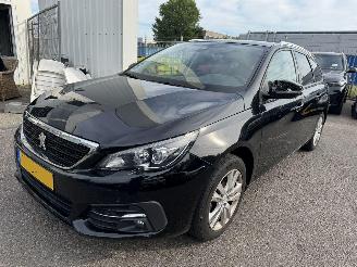 Peugeot 308 1.2 PureTech Blue Lease Executive picture 2