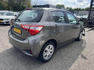 Coche accidentado Toyota Yaris 1.5 VVT-I Active AUTOMAAT 2019/8