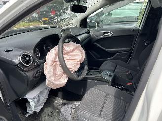 Mercedes B-klasse 220 D AMBITION picture 6