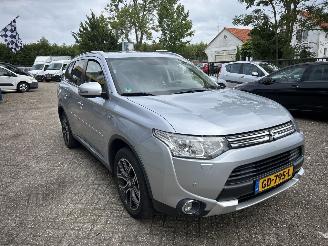 krockskadad bil auto Mitsubishi Outlander 2.0 PHEV INSTYLE+ X-LINE 2015/4