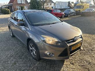 Vaurioauto  passenger cars Ford Focus 1.0 ECOBOOST TITANIUM 2013/10