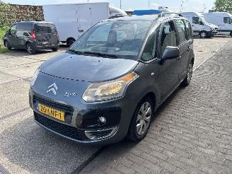 damaged passenger cars Citroën C3 picasso 1.4 VTI AURA 2010/5