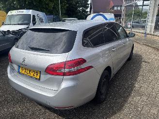 Peugeot 308 1.2 e  THP SW picture 3