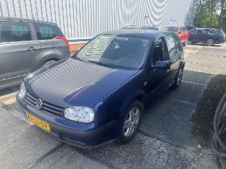 skadebil auto Volkswagen Golf 1.6 2009/2