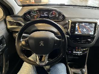 Peugeot 208 1.6 BlueHDi Blue Premium 90.000 KM! picture 19