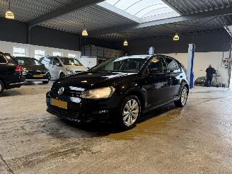 krockskadad bil auto Volkswagen Golf 1.2 TSI Highline 2013/1
